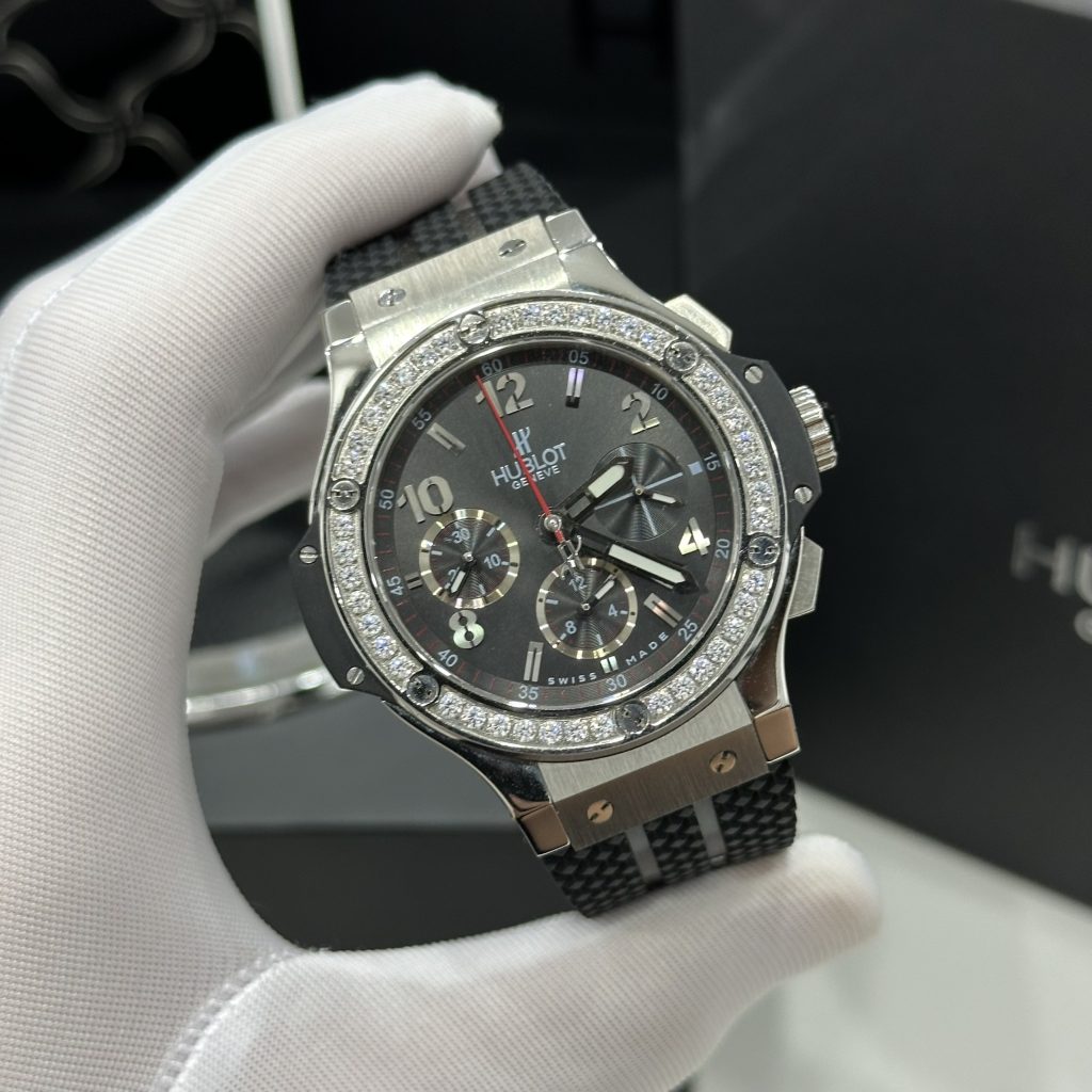 Đồng Hồ Hublot Chế Tác Big Bang Chronograph Titanium Đính Đá 1 Hàng 44mm (6)