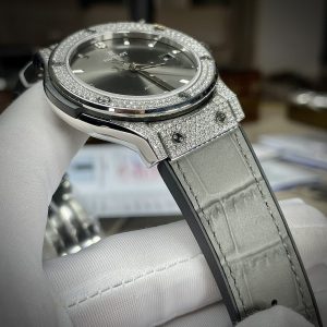 Đồng Hồ Hublot Chế Tác Classic Fusion Đính Đá Moissanite Màu Xám Có Kiểm Định 42mm (7)
