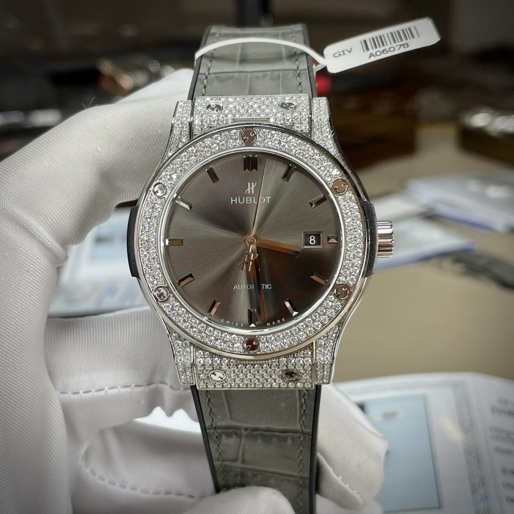 Đồng Hồ Hublot Chế Tác Classic Fusion Đính Đá Moissanite Màu Xám Có Kiểm Định 42mm (7)