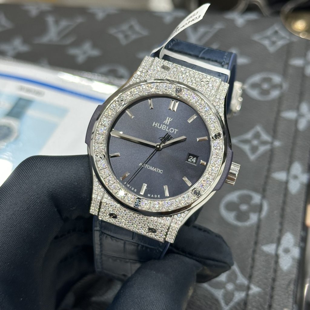 Đồng Hồ Hublot Chế Tác Đính Đá Moissanite Hong Kong Màu Xanh 42mm (9)