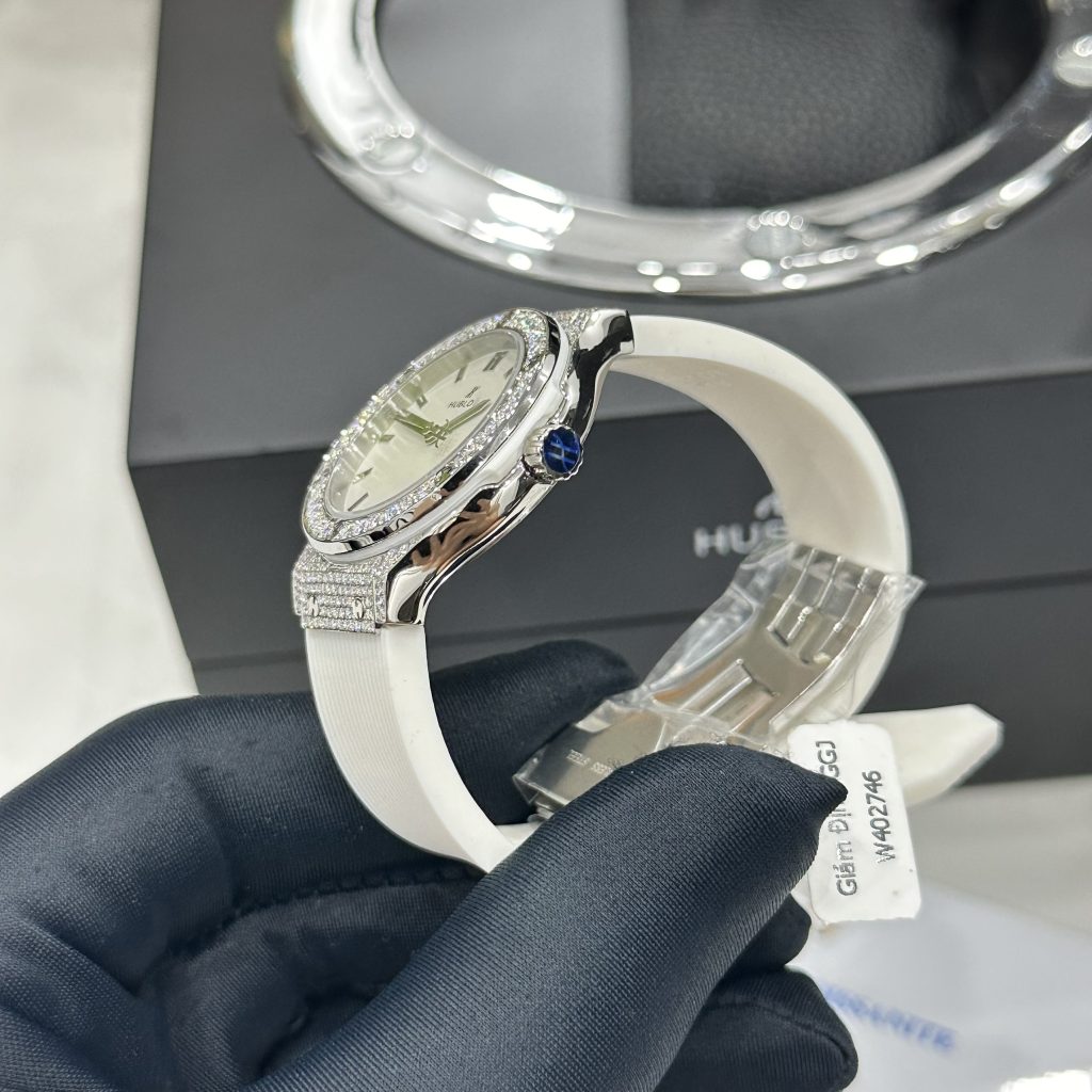 Đồng Hồ Hublot Nữ Chế Tác Đá Moissanite Màu Trắng Máy Pin Thụy Sỹ 33mm (8)