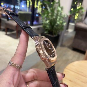 Đồng Hồ Patek Philippe Fake Máy Nhật Nautilus 5711 Dây Da Mặt Nâu 40mm (1)