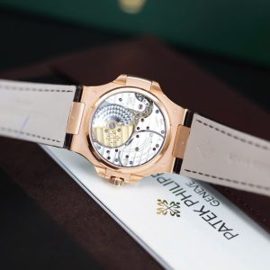 Đồng Hồ Patek Philippe Nautilus 5724R Bọc Vàng Đính Đá Moissanite Baguette GR 40mm (11)