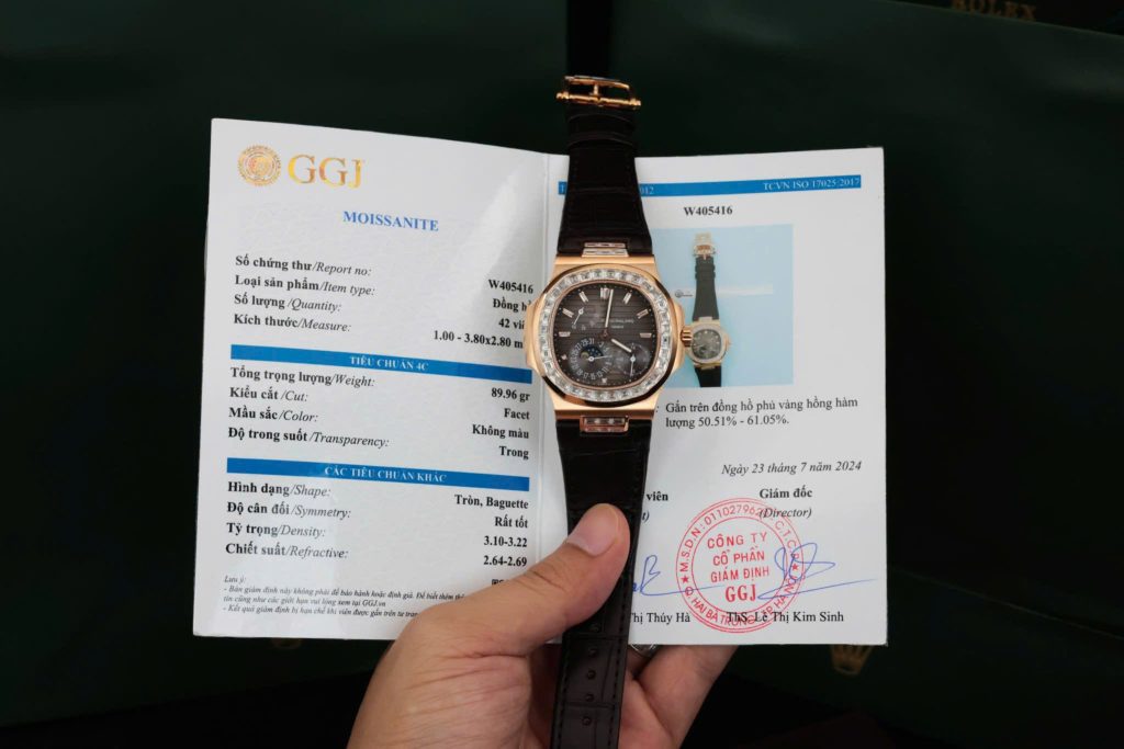 Đồng Hồ Patek Philippe Nautilus 5724R Bọc Vàng Đính Đá Moissanite Baguette GR 40mm (11)