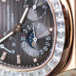 Đồng Hồ Patek Philippe Nautilus 5724R Bọc Vàng Đính Đá Moissanite Baguette GR 40mm (11)