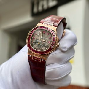 Đồng Hồ Patek Philippe Nautilus 5724R Đính Ruby Đỏ Tổng Hợp Bọc Vàng 40mm (9)