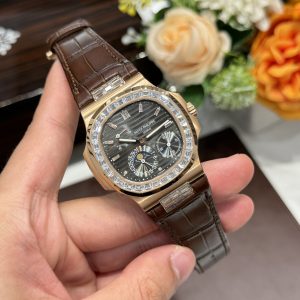 Đồng Hồ Patek Philippe Nautilus 5724R Nam Đính Đá Dây Da Xưởng GR 40mm (7)