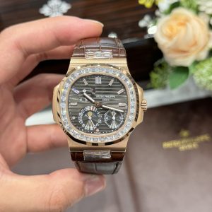 Đồng Hồ Patek Philippe Nautilus 5724R Nam Đính Đá Dây Da Xưởng GR 40mm (7)