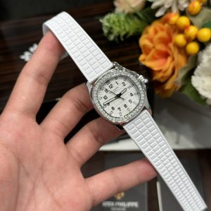 Đồng Hồ Patek Philippe Nữ Chế Tác Đá Moissanite Aquanaut 5067 Màu Trắng (2)