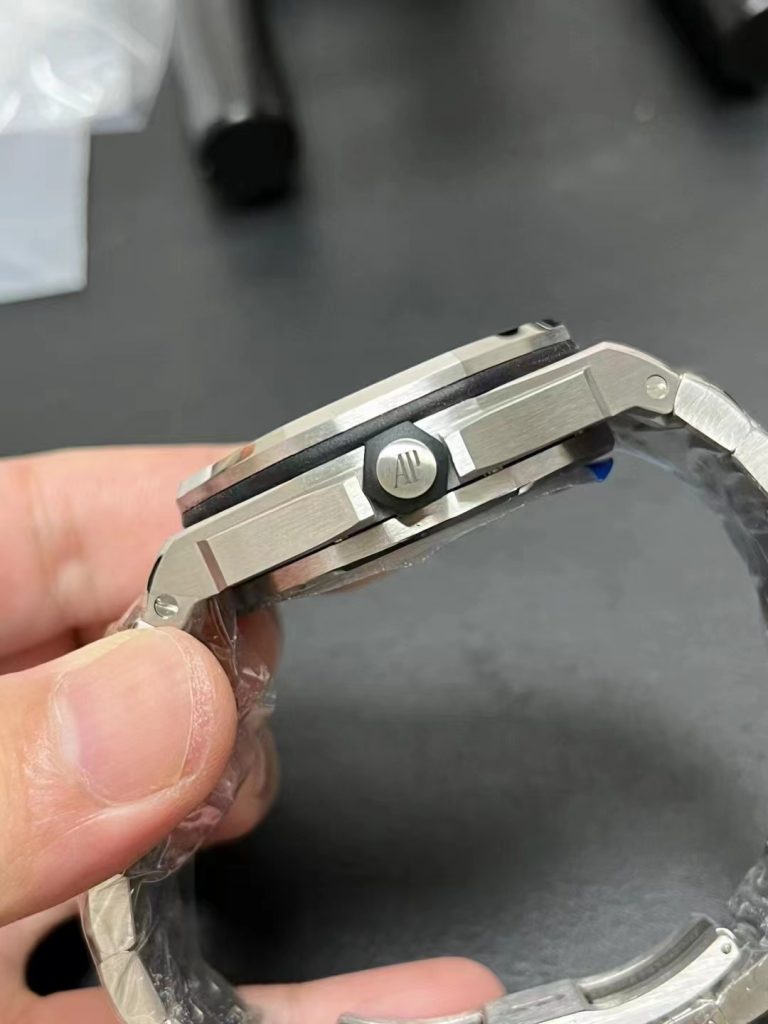 Đồng Hồ Audemars Piguet Royal Oak 15710 Rep 11 Xưởng APS 42mm (3)