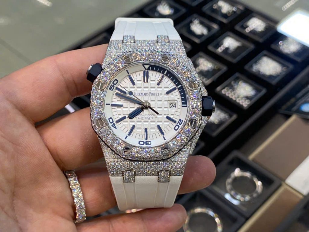 Đồng Hồ Audemars Piguet Royal Oak Offshore Đính Moissanite 15720ST 42mm (1)