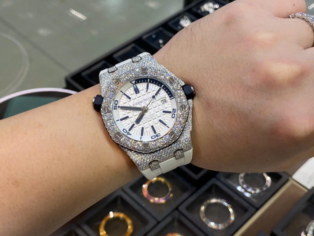 Đồng Hồ Audemars Piguet Royal Oak Offshore Đính Moissanite 15720ST 42mm (1)