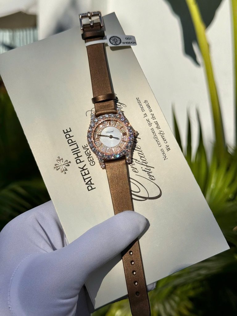 Đồng Hồ Chopard Nữ Phủ Vàng Đính Full Moissanite Dây Da Màu Nâu 34mm (2)