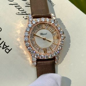 Đồng Hồ Chopard Nữ Phủ Vàng Đính Full Moissanite Dây Da Màu Nâu 34mm (2)