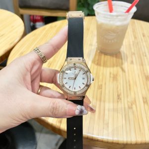 Đồng Hồ Hublot Nữ Dây Cao Su Màu Đen Đính Đá Máy Pin Nhật 34mm (1)