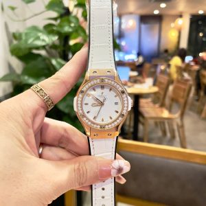 Đồng Hồ Hublot Nữ Màu Trắng Vỏ Vàng Hồng Đính Đá Máy Pin Nhật 34mm (1)