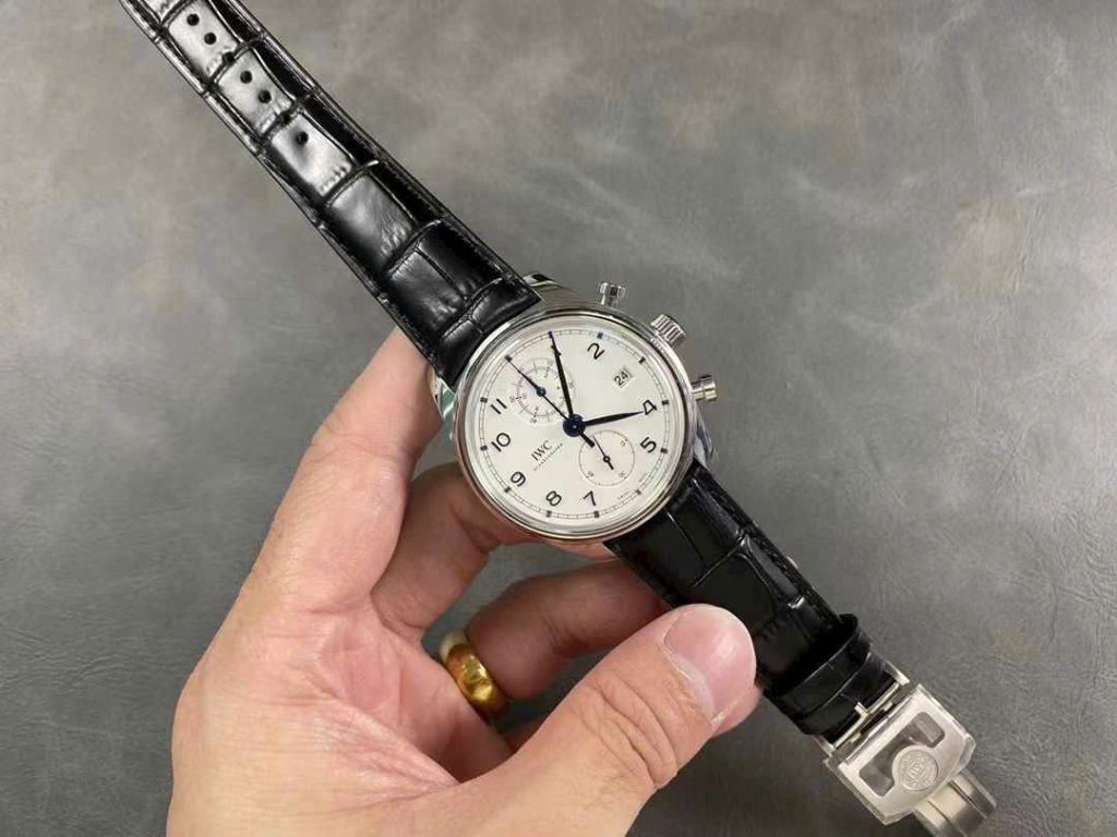 Đồng Hồ IWC Schaffhausen Chronograph Replica 11 42mm (1)