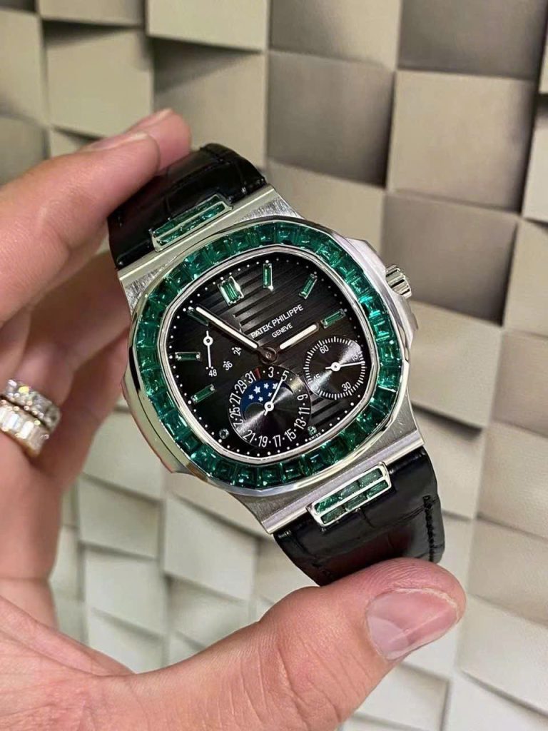 Đồng Hồ Patek Philippe Chế Tác Đá Quý Tổng Hợp Nautilus 5724 40mm (1)