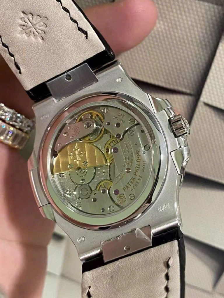 Đồng Hồ Patek Philippe Chế Tác Đá Quý Tổng Hợp Nautilus 5724 40mm (1)