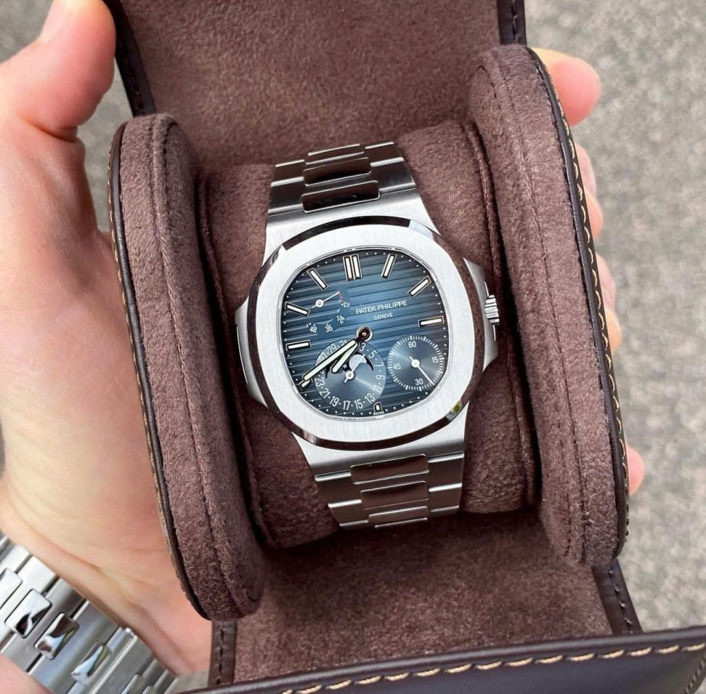 a hand holding a watch