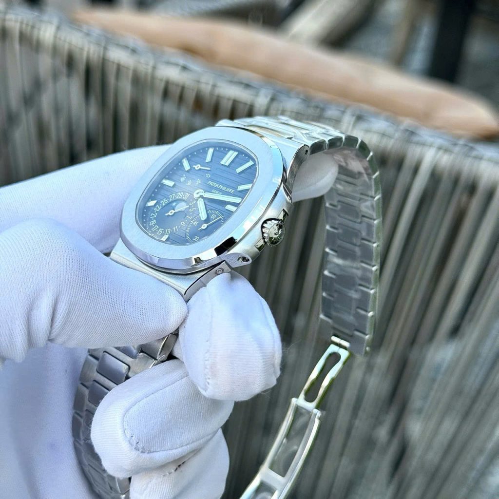 a hand holding a watch