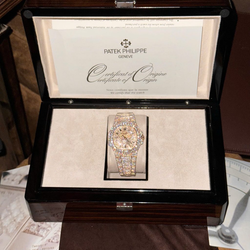 Đồng Hồ Patek Philippe Chế Tác Phủ Vàng Đính Moissanite Nautilus 5719 40mm (8)