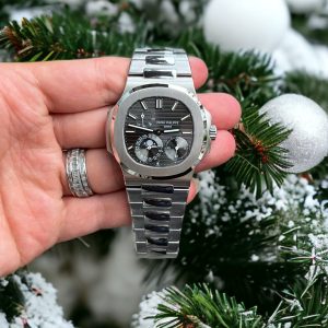 Đồng Hồ Patek Philippe Fake Cao Cấp Nautilus 5712 Mặt Xám Xưởng GR 40mm (1)