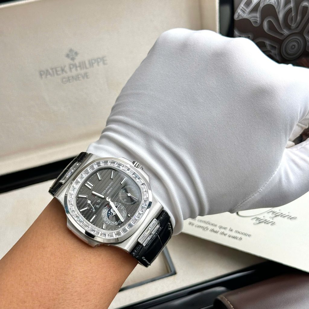Đồng Hồ Patek Philippe Nautilus 5724G Đính Đá Baguette Xưởng GR 40mm (3)