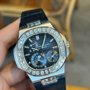 Đồng Hồ Patek Philippe Nautilus 5724G Vàng Trắng 18K Kim Cương Baguette
