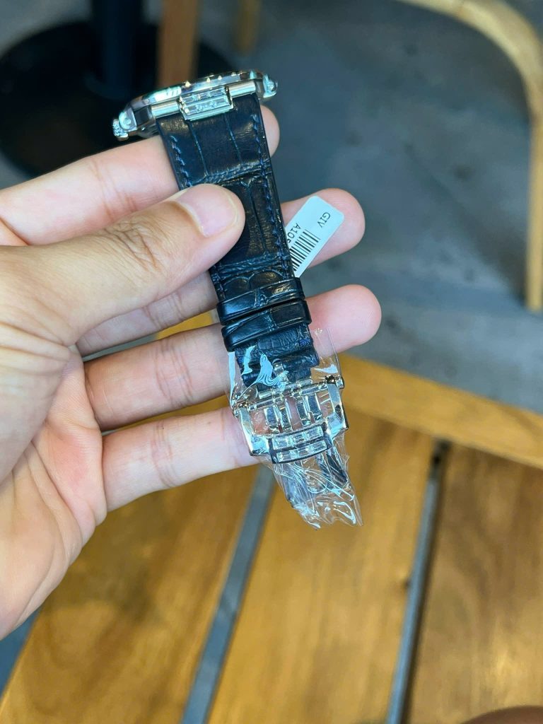 Đồng Hồ Patek Philippe Nautilus 5724G Vàng Trắng 18K Kim Cương Baguette