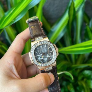 Đồng Hồ Patek Philippe Nautilus 5724R Vàng Nguyên Khối Kim Cương Tự Nhiên 40mm (8)