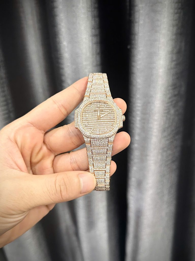 Đồng Hồ Patek Philippe Nautilus 7118 Chế Tác Bọc Vàng Đính Moissanite (2)