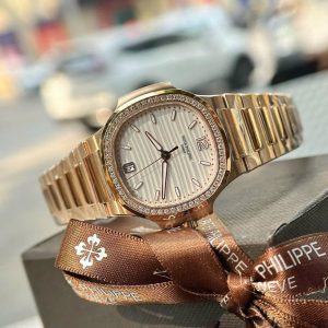 Đồng Hồ Patek Philippe Nữ Đính Đá Nautilus 7118R Mặt Trắng Xưởng GR (4)