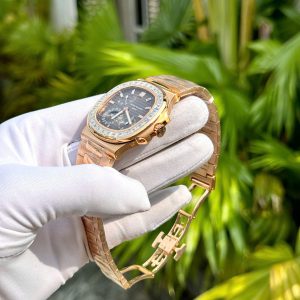 Đồng Hồ Patek Philippe Rep 11 Nautilus 5724 Phủ Vàng Đính Moissanite 40mm (2)