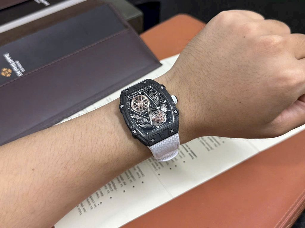 Đồng Hồ Richard Mille RM27-05 Vỏ Carbon Siêu Nhẹ Dây Vải 38x48mm (1)