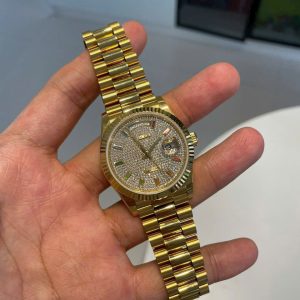 Đồng Hồ Rolex Chế Tác Mặt Số Đính Đá Cầu Vồng Day-Date 40mm (1)