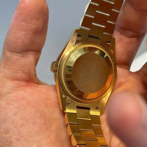 Đồng Hồ Rolex Chế Tác Mặt Số Đính Đá Cầu Vồng Day-Date 40mm (1)