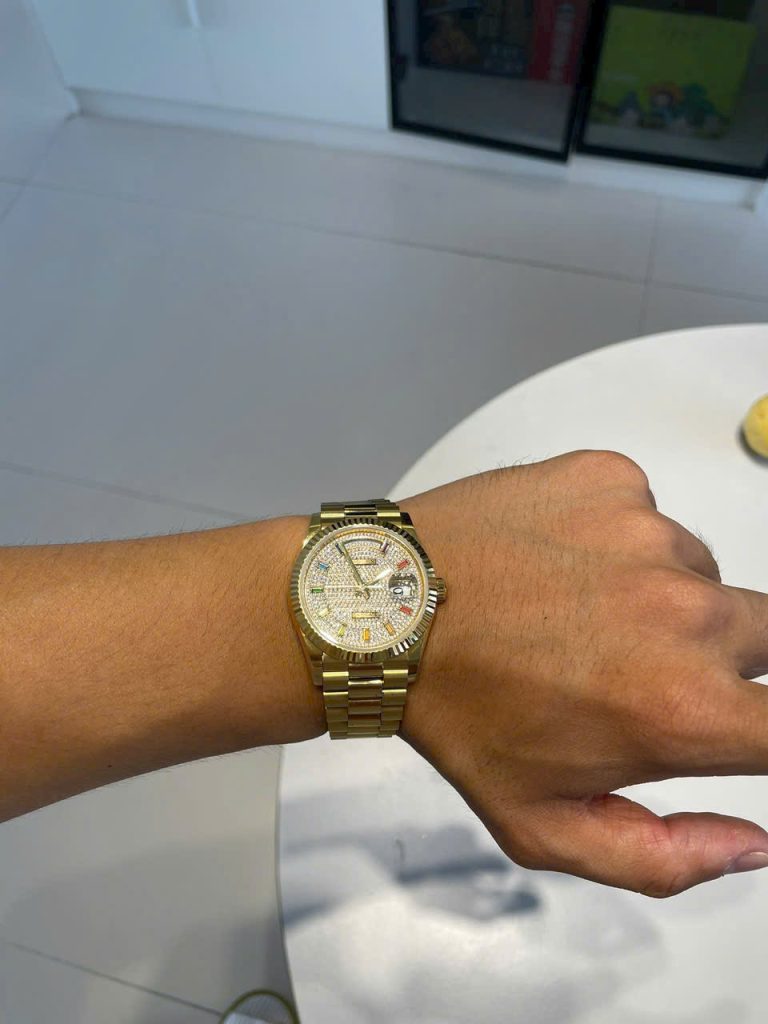Đồng Hồ Rolex Chế Tác Mặt Số Đính Đá Cầu Vồng Day-Date 40mm (1)