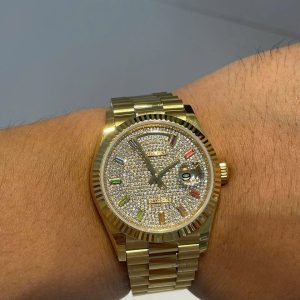 Đồng Hồ Rolex Chế Tác Mặt Số Đính Đá Cầu Vồng Day-Date 40mm (1)