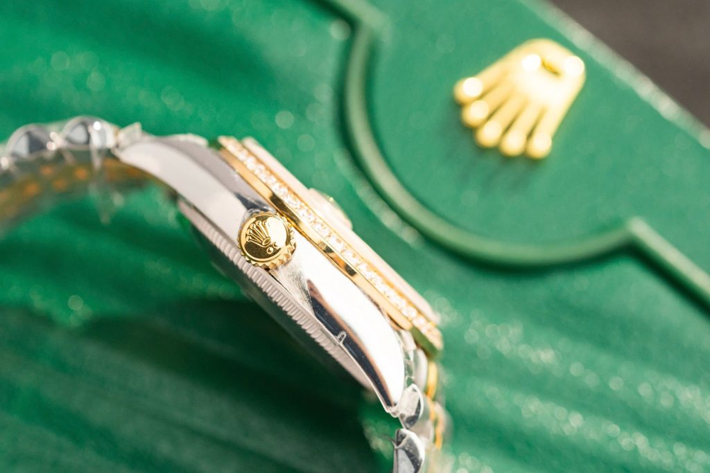 Đồng Hồ Rolex Chế Tác Mặt Vàng Champagne Nữ Đính Đá 31mm (1)