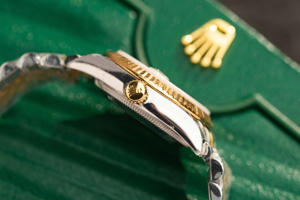 Đồng Hồ Rolex Chế Tác Mặt Xà Cừ Cọc Số Đính Đá Nữ 31mm (1)