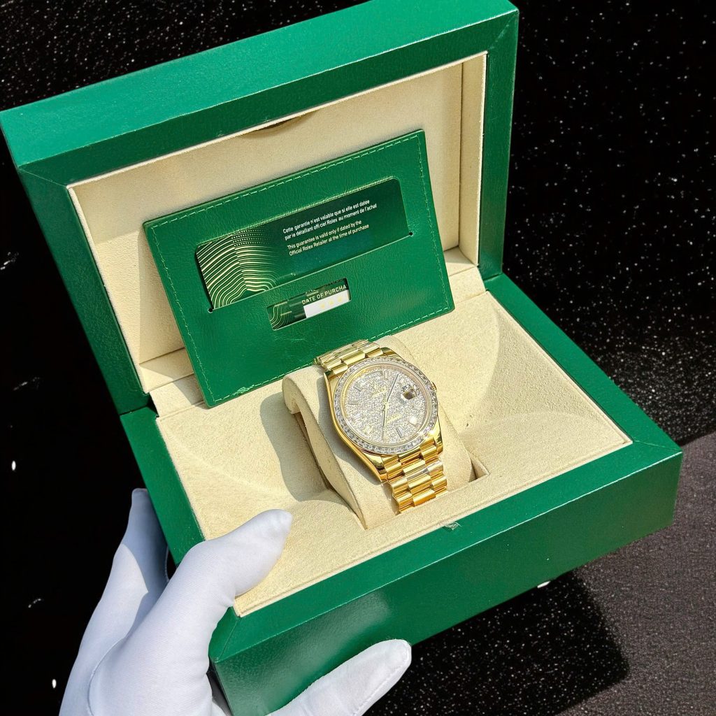 Đồng Hồ Rolex Day-Date Đính Đá Moissanite Full Mặt Bọc Vàng 18K 40mm (6)