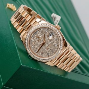 Đồng Hồ Rolex Day-Date Vàng Nguyên Khối Kim Cương Tự Nhiên (1)