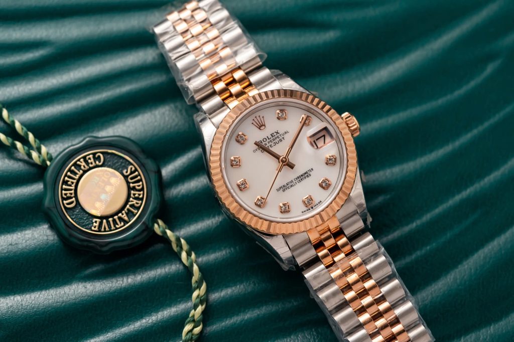 Đồng Hồ Rolex Nữ Rep 11 Mặt Xà Cừ Cọc Số Đá Dây Jubilee 31mm (1)