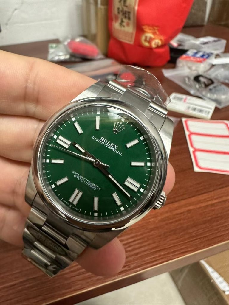 Rolex Oyster Perpetual 124300 Green Dial Replica Watch Clean Factory 41mm (1)
