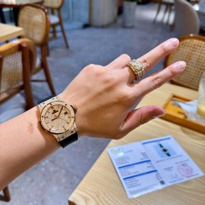 Đồng Hồ Hublot Classic Fusion Đính Full Đá Moissanite Hong Kong 42mm (2)
