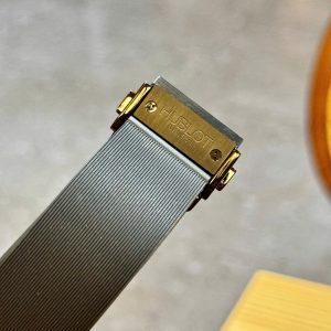 Đồng Hồ Hublot Classic Fusion Takashi Murakami Rainbow Vỏ Gốm Đen 42mm (3)