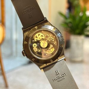 Đồng Hồ Hublot Classic Fusion Takashi Murakami Rainbow Vỏ Gốm Đen 42mm (3)