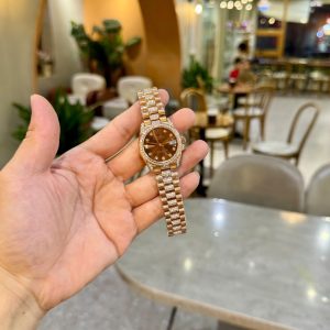 Đồng Hồ Nữ Rolex Bọc Vàng Đính Đá Moissanite Hong Kong DateJust (1)