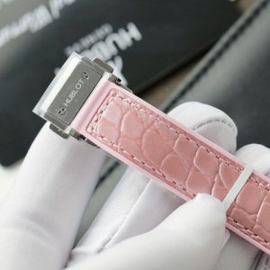 Đồng Hồ Hublot Classic Fusion Nữ Đính Moissanite Mặt Xà Cừ Hồng 33mm (1)